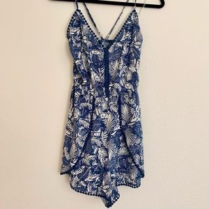 ✨ 3 for 25 ✨ Xhilaration Palm Tree Romper